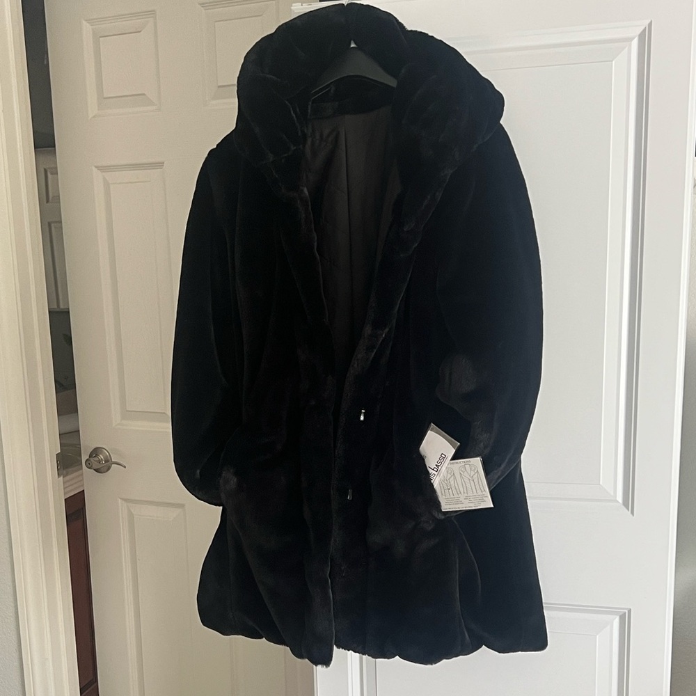 NWT Elegant Dennis Basso Black Faux Fur Coat
